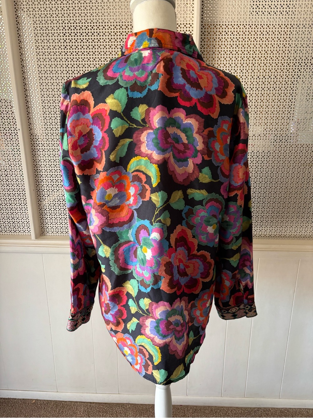 Johnny Was Workshop Calanthe Button Down 100% Silk Floral Blouse - Picture 8 of 11